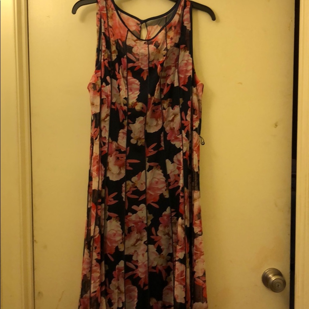 Beautiful sleeveless floral print dress
